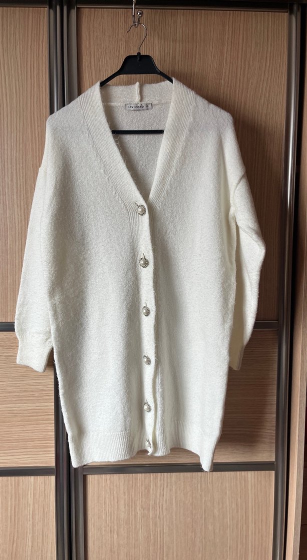 Düğmeli Beyaz Midi Kadın Hırka - Görsel 4