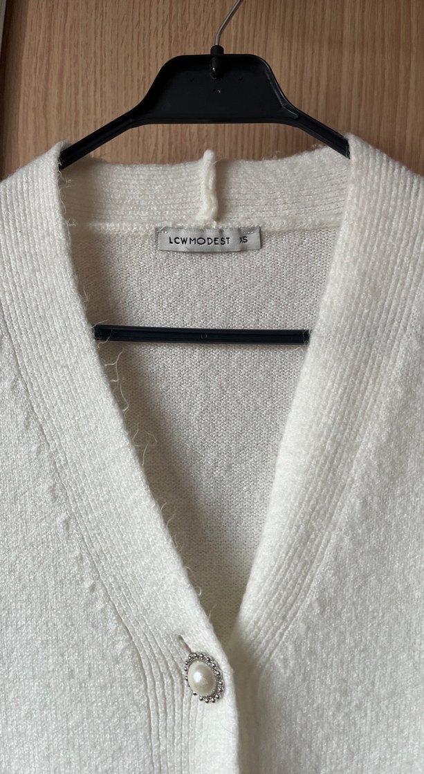 Düğmeli Beyaz Midi Kadın Hırka - Görsel 3