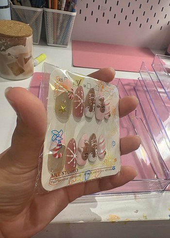 Pastel Pembe Noel Temalı Tırnak Süslemeleri - Görsel 3