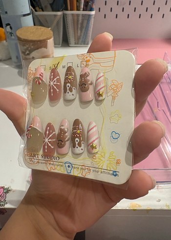 Pastel Pembe Noel Temalı Tırnak Süslemeleri - Görsel 2