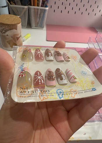 Pastel Pembe Noel Temalı Tırnak Süslemeleri - Görsel 5