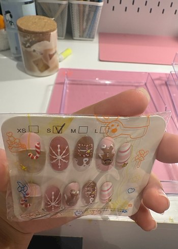 Pastel Pembe Noel Temalı Tırnak Süslemeleri - Görsel 4