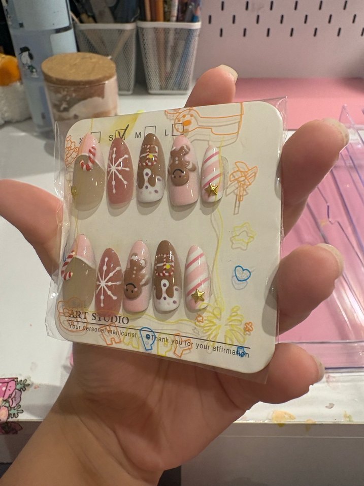 Pastel Pembe Noel Temalı Tırnak Süslemeleri - Görsel 2