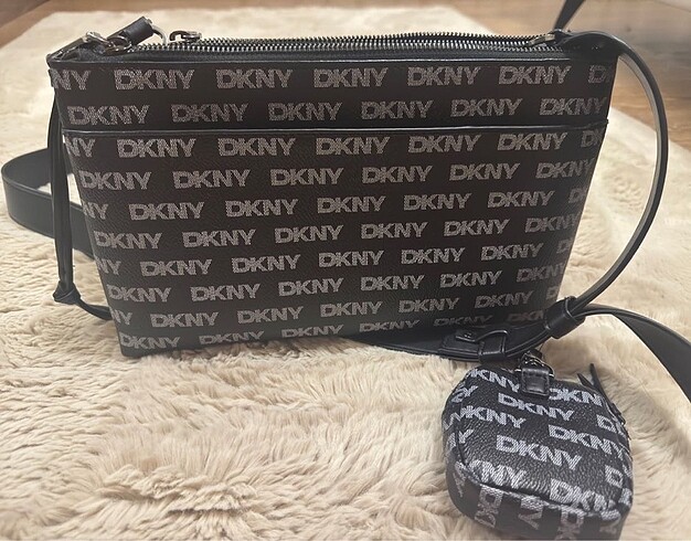 DKNY deri çapraz çanta
