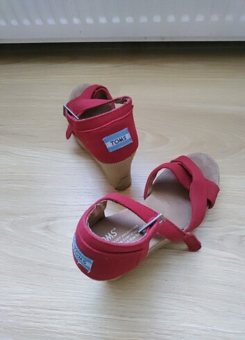 37 Beden Tom's Dolgu Topuk 37