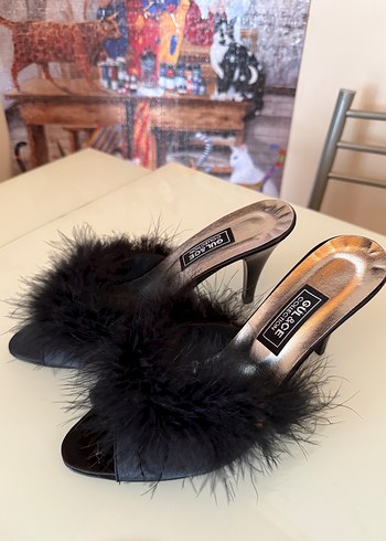 Siyah Tüylü Saten Yüksek Topuklu Kadın Terlik - Görsel 4