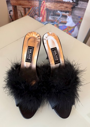 Siyah Tüylü Saten Yüksek Topuklu Kadın Terlik - Görsel 6