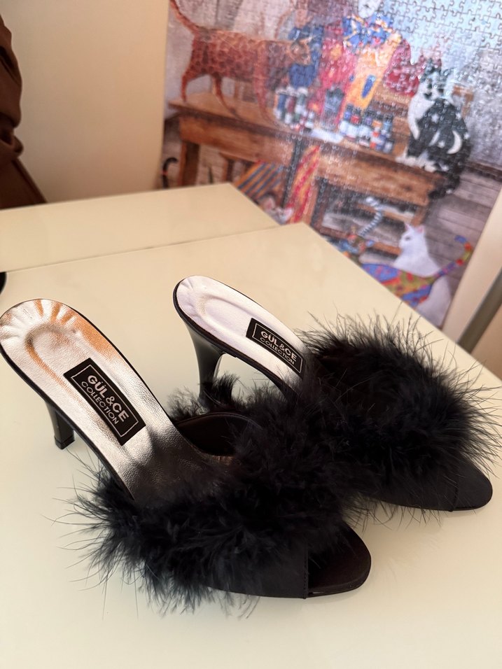 Siyah Tüylü Saten Yüksek Topuklu Kadın Terlik - Görsel 2