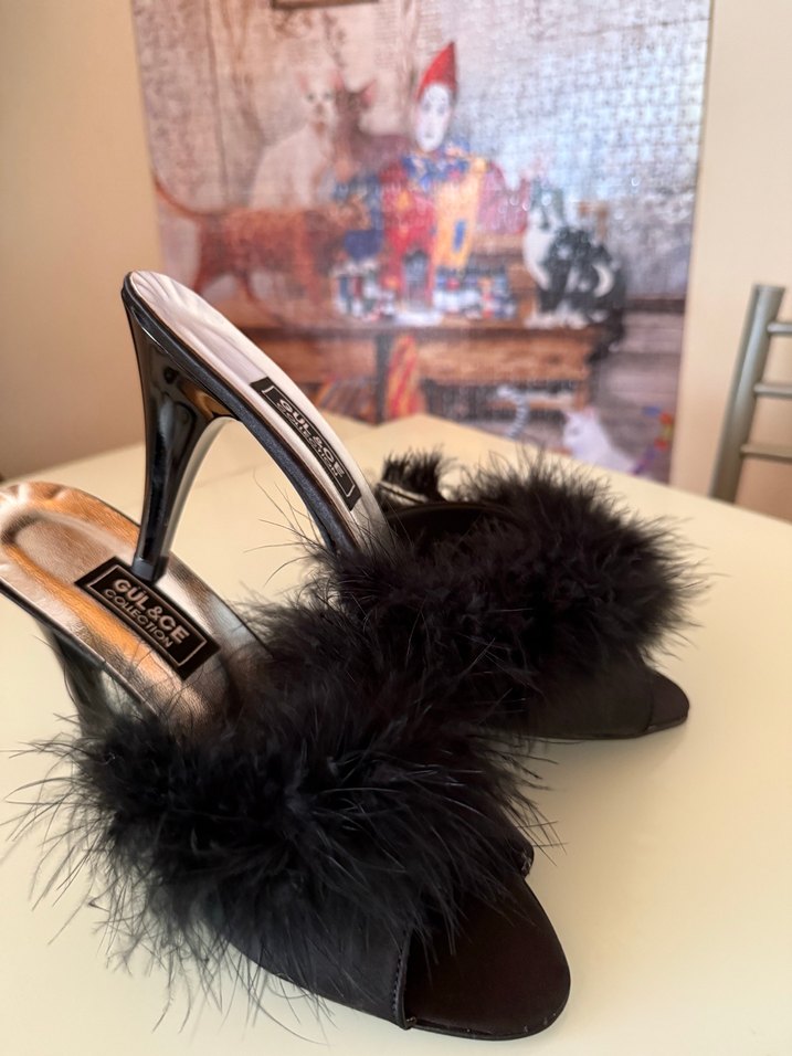 Siyah Tüylü Saten Yüksek Topuklu Kadın Terlik - Görsel 5