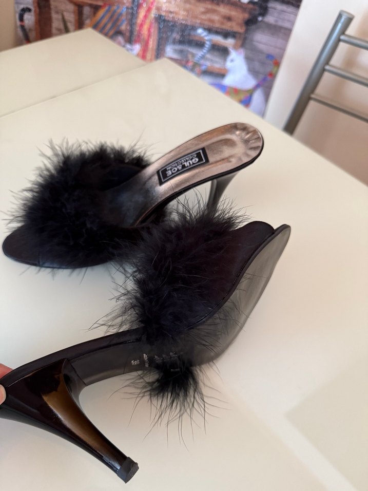 Siyah Tüylü Saten Yüksek Topuklu Kadın Terlik - Görsel 3