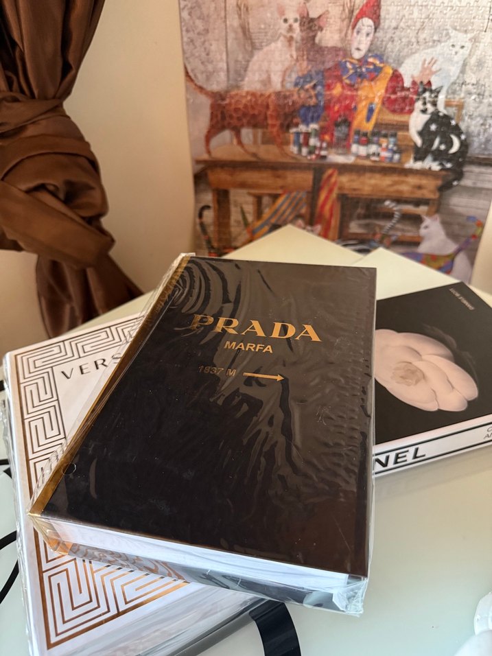 Chanel Prada Versace Hermes Koleksiyonları ve Tasarımları Kitabı - Görsel 2