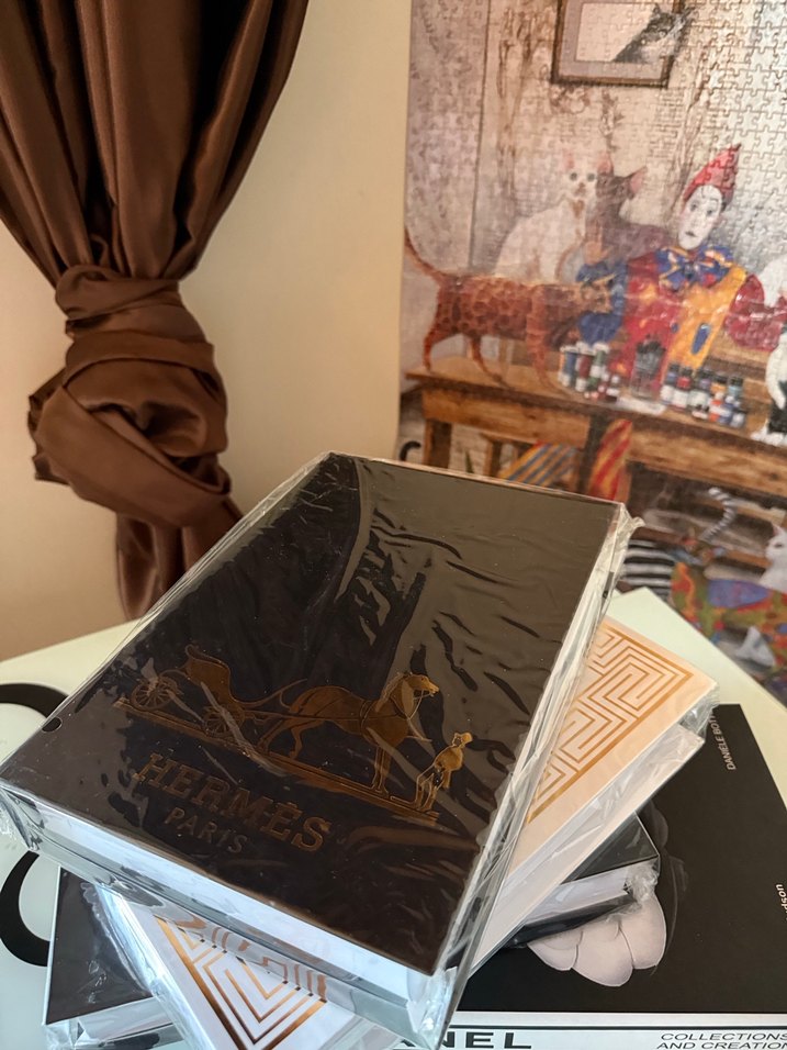 Chanel Prada Versace Hermes Koleksiyonları ve Tasarımları Kitabı - Görsel 4