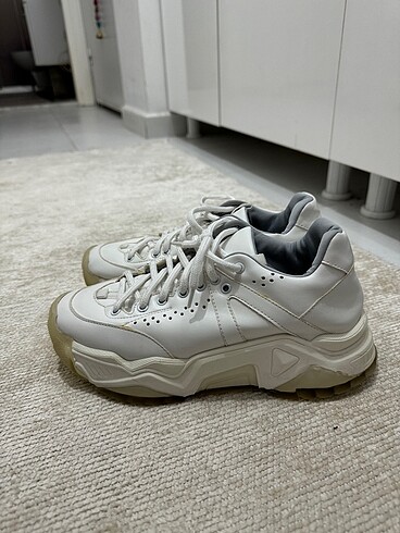 38 Beden beyaz Renk Luvishoes kalın taban sneaker