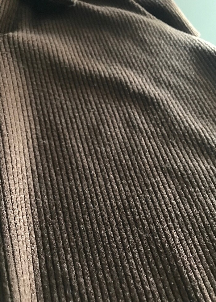 Kahverengi yakalı crop - Görsel 2