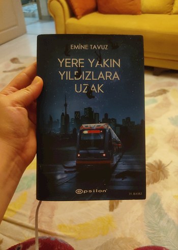Yere Yakın Yıldızlara Uzak - Emine Tavuz
