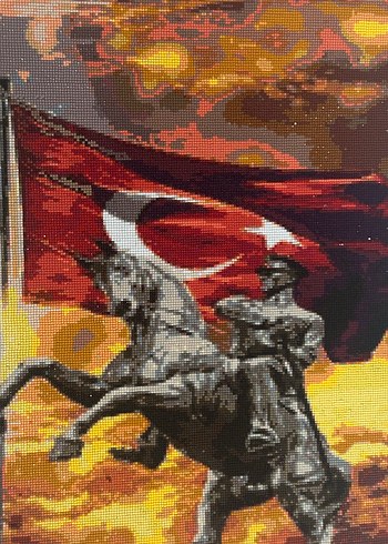 Atlı Figürin ve Türk Bayrağı