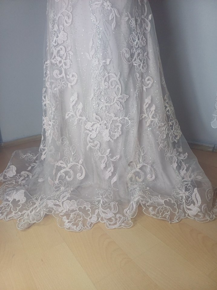 Kapanan abiye magzasının etiketli urunleri SIFIR ÜRÜN - Görsel 2