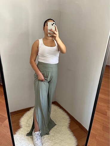 Diğer Yanları yırtmaçlı pantolon
