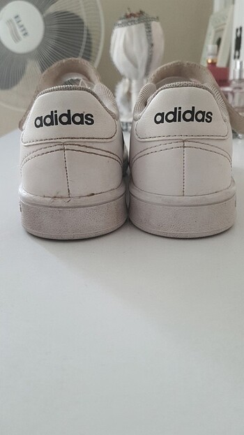 28 Beden beyaz Renk Adidas ayakkabı orijinal 