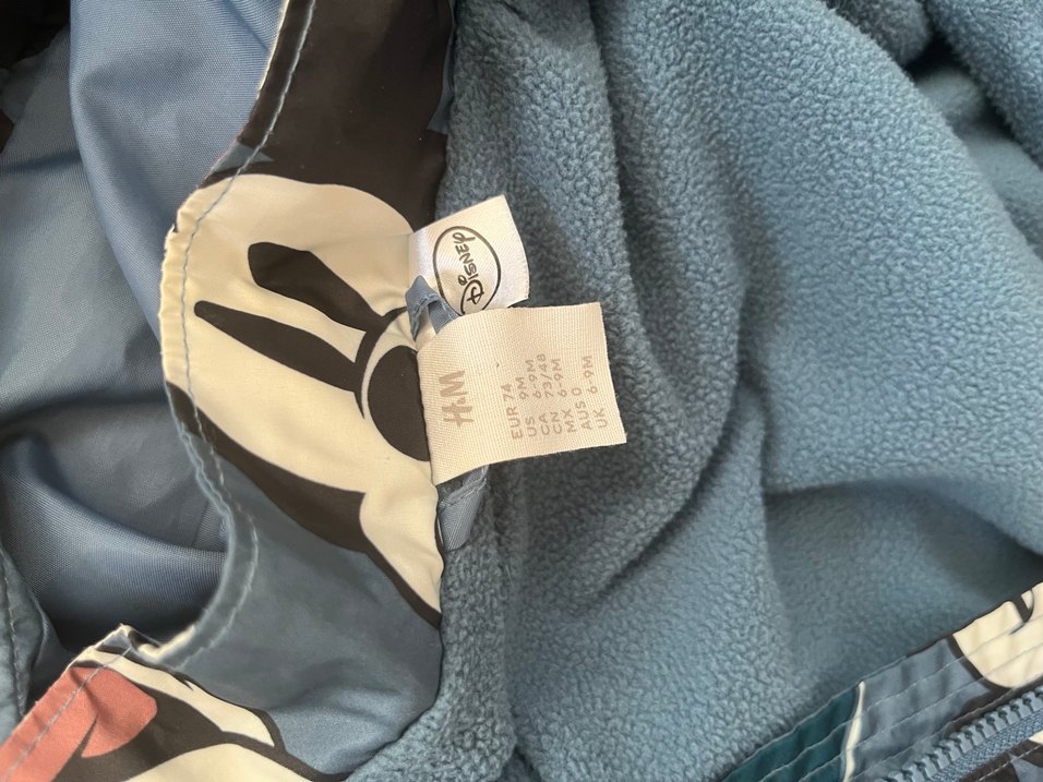 Kapüşonlu Mavi Erkek Çocuk Yağmurluk - Görsel 3