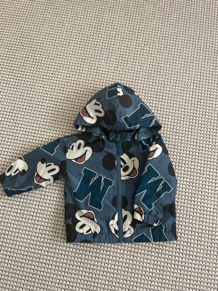 Kapüşonlu Mavi Erkek Çocuk Yağmurluk - Görsel 2