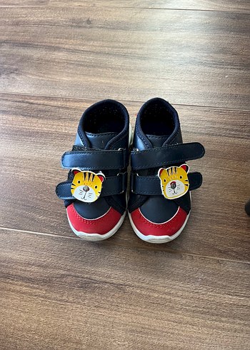Erkek Bebek Renkli Leopar Desenli İlk Adım Ayakkabısı