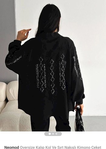 Oversize Nakışlı ve Boncuklu Siyah Ceket