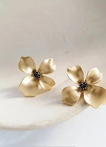 Gold çiçekli küpe