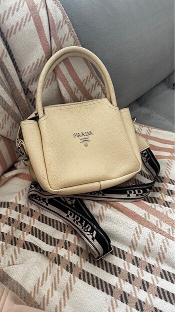 Prada çanta