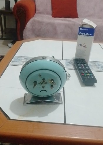 Renkli Desenli Beyaz Masa Saati tavuklu saat çalışır durumda - Görsel 5