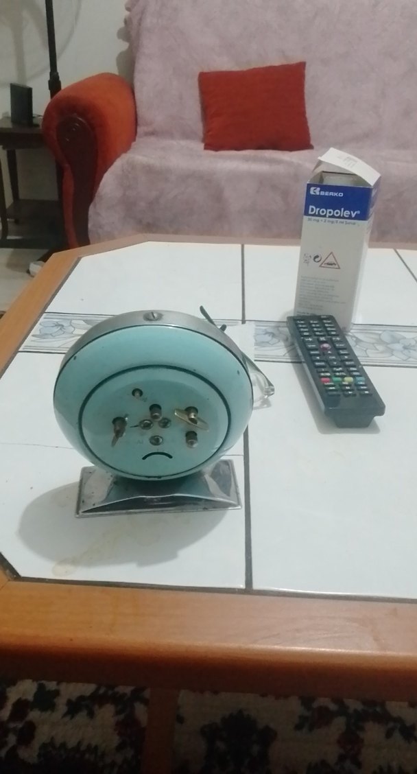 Renkli Desenli Beyaz Masa Saati tavuklu saat çalışır durumda - Görsel 4