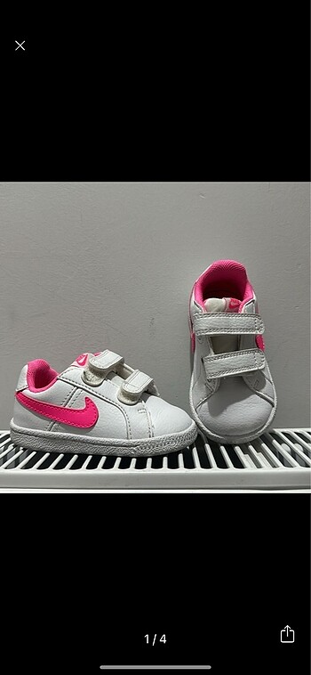 Beyaz nike ayakkabı