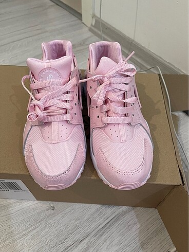 36,5 Beden Nike ayakkabı