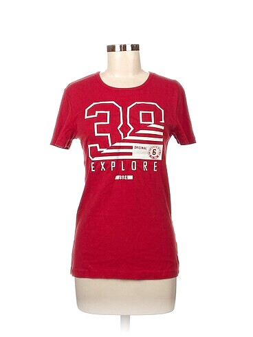 Defacto T-shirt %70 İndirimli.
