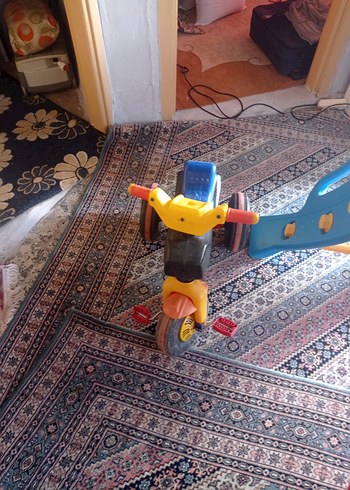 Çok Renkli Çocuk Üç Tekerlekli Bisiklet