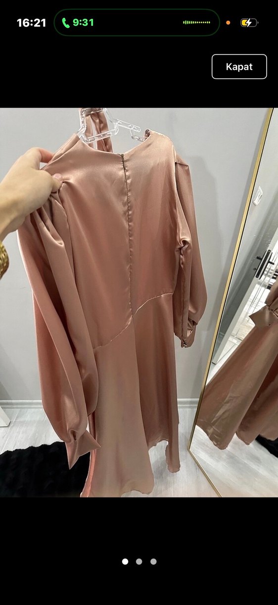 Bej Uzun Parlak Saten Elbise - Görsel 2