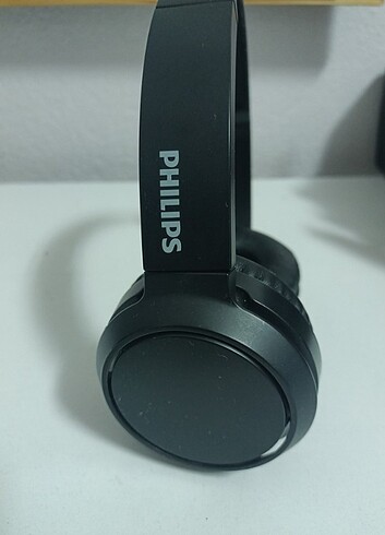 Philips kulak üstü kulaklık.