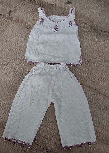 Etamin Nakışlı Beyaz Kız Bebek Kıyafet Takımı