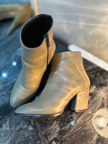 Ugg Deri bot