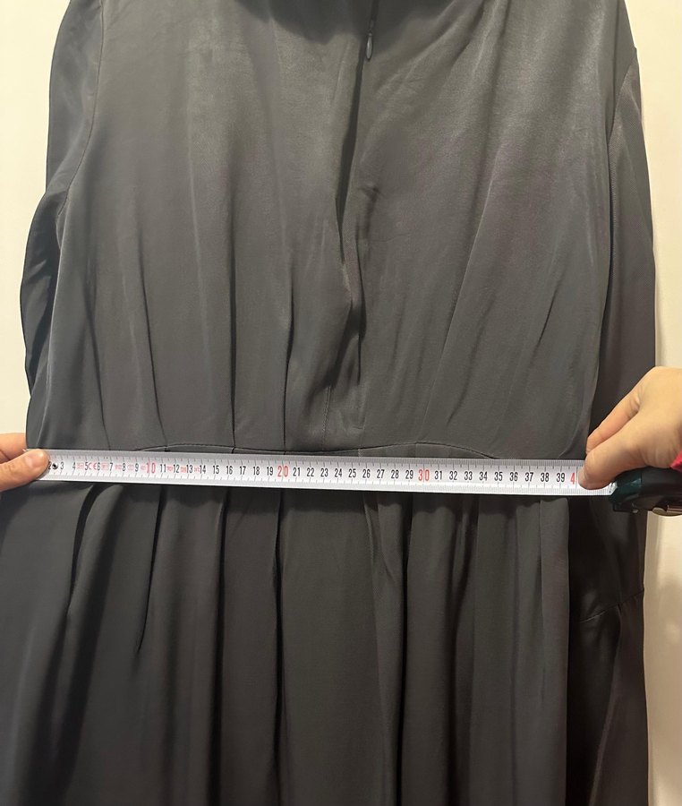 Siyah Uzun Pileli Elbise - Görsel 4