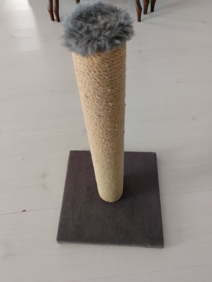 Gri Tabanlı Kedi Tırmalama Direği - Görsel 3