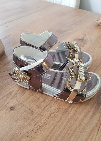 27 Beden Kiz çocuk sandalet 