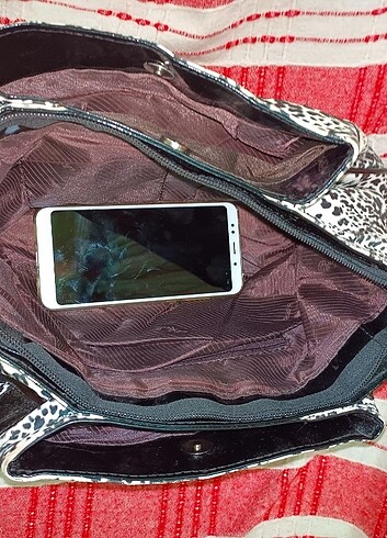 Siyah beyaz desenli omuz çantası harika - Görsel 5