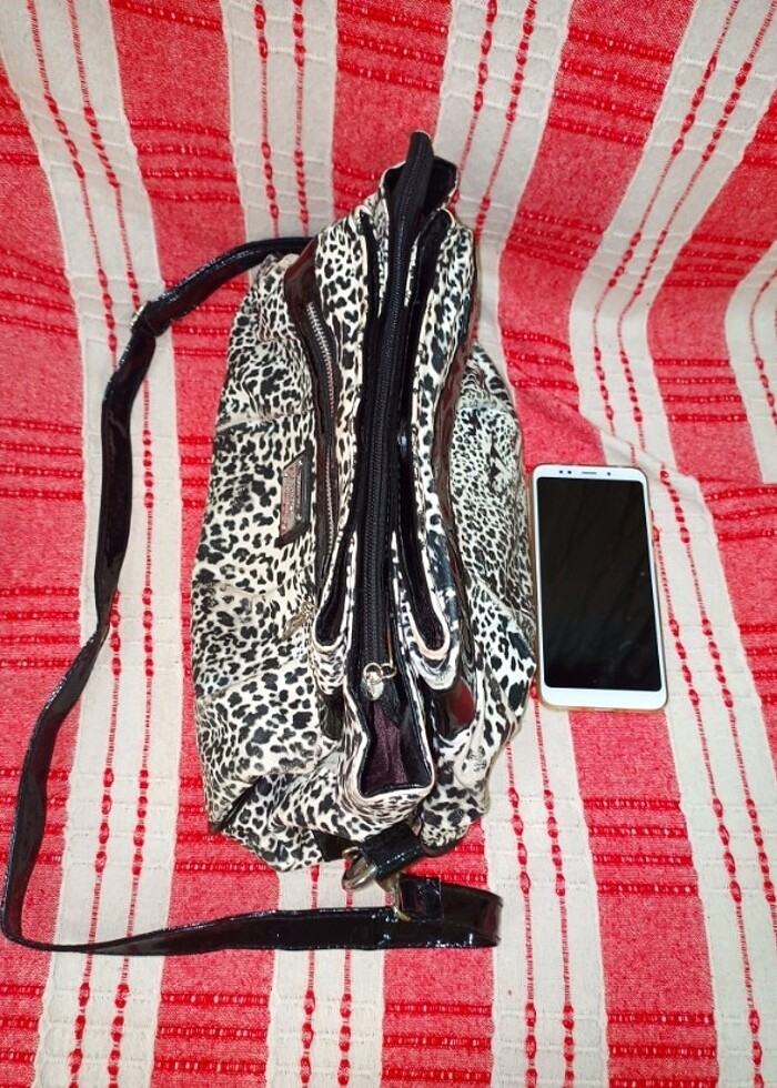 Siyah beyaz desenli omuz çantası harika - Görsel 2