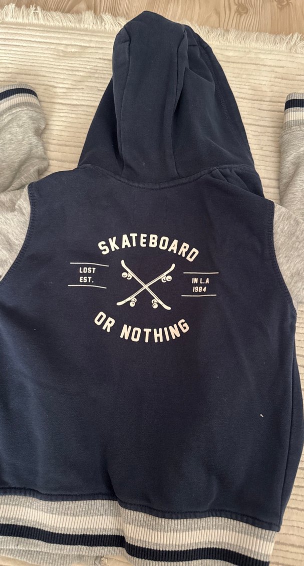 Erkek Çocuk Kapüşonlu Fermuarlı Gri Ceket - Görsel 3