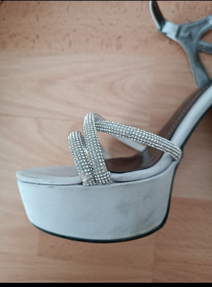 Beyaz Tokalı Dolgu Topuk Abiye Ayakkabı - Görsel 4