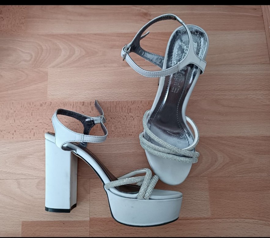 Beyaz Tokalı Dolgu Topuk Abiye Ayakkabı - Görsel 3