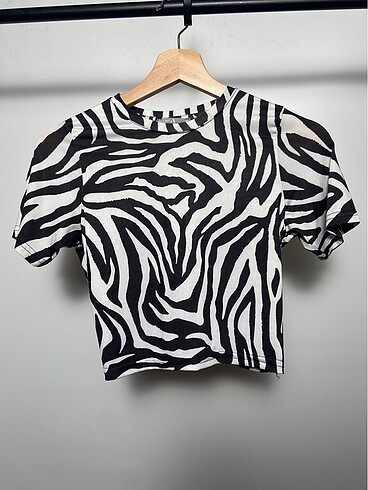 Zebra desenli, sırt dekolteli bluz