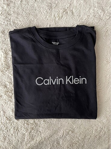 Calvin Klein Kadın Tshirt M