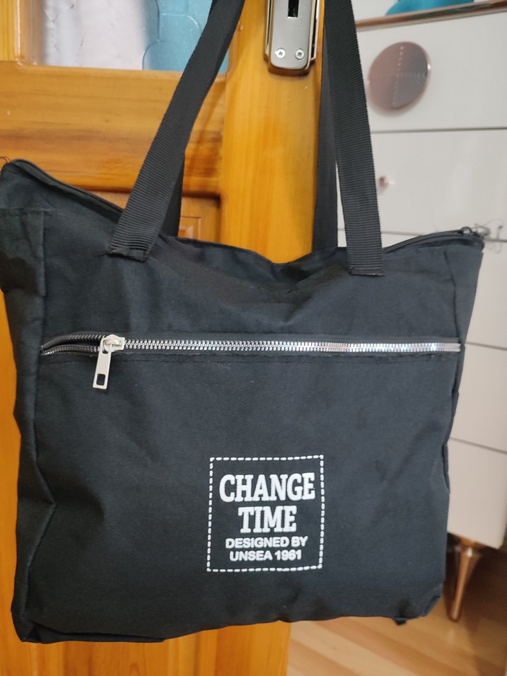 Siyah Parlak Baskılı Kol Çantası - Görsel 3